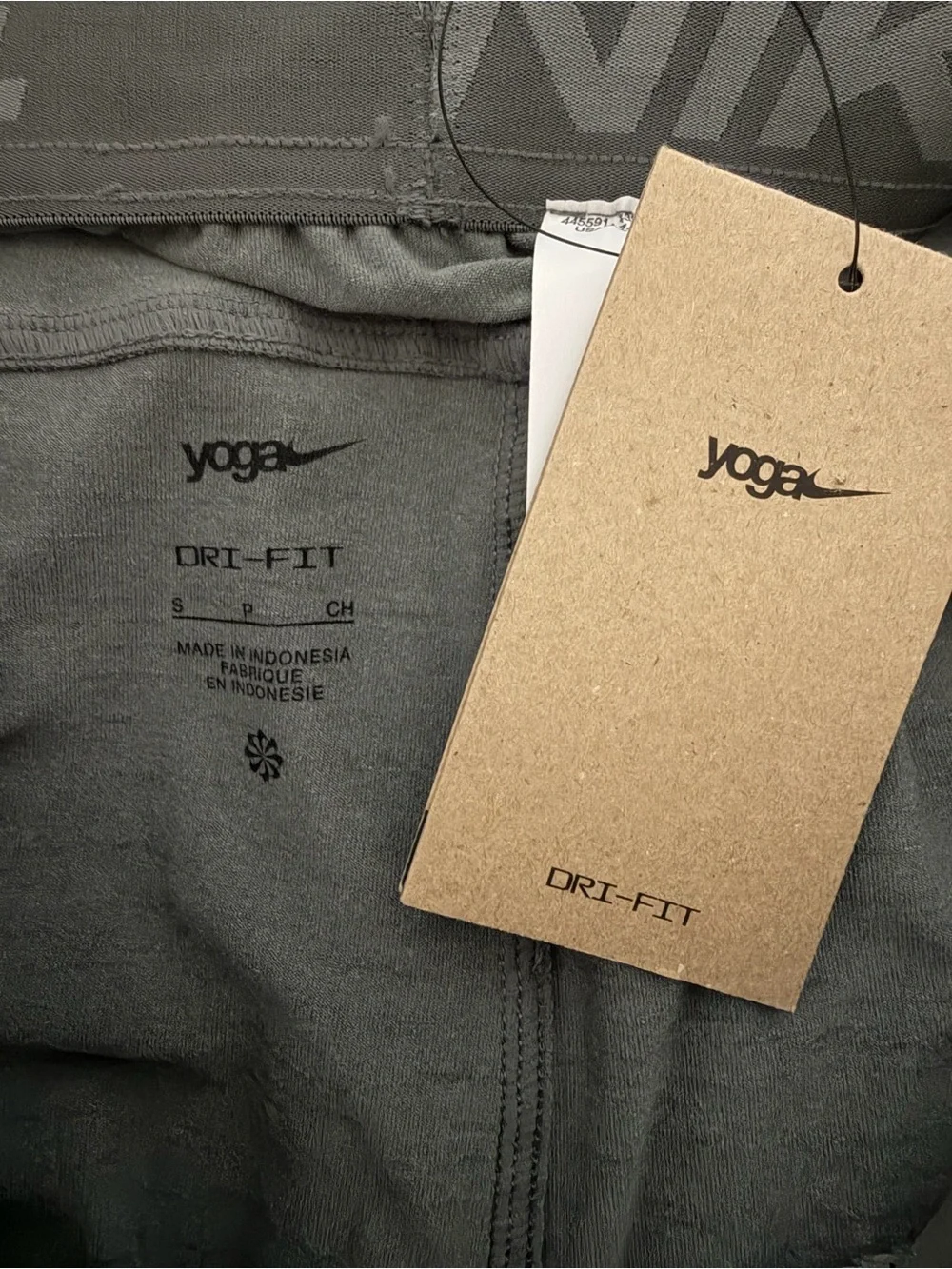 Nike Men’s Heather Gray Yoga Sweatpant Joggers with Black Swoosh